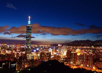 Layanan tur Kota Taipei secara gratis ditawarkan oleh Taiwan Tourism Bureau jika Anda terjebak di Bandara.