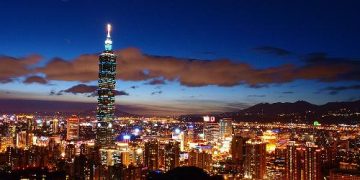 Layanan tur Kota Taipei secara gratis ditawarkan oleh Taiwan Tourism Bureau jika Anda terjebak di Bandara.