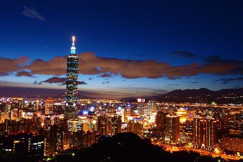 Layanan tur Kota Taipei secara gratis ditawarkan oleh Taiwan Tourism Bureau jika Anda terjebak di Bandara. 