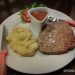 Tenderloin Steak dengan Mashed Potatoes di McCow Steak