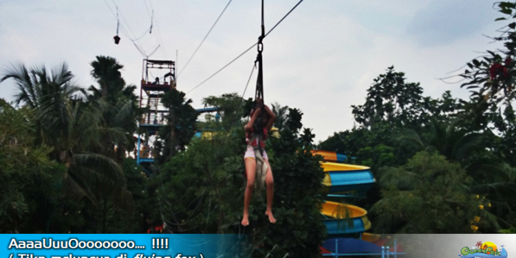 Tika meluncur di flying fox