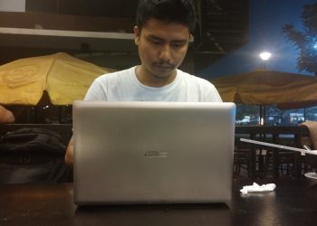 Saat bekerja di luar dengan ASUS VivoBook S200E