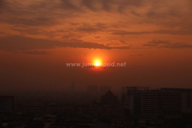 Pemandangan Sunrise dari Kamar Hotel