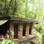 Fasilitas toilet di Curug Cilember