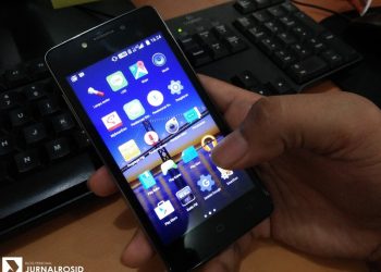 Smartfren Andromax E2 dalam genggaman