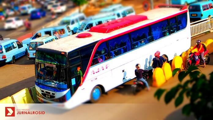 Miniatur Jakarta: Terminal bus di Kp. Melayu