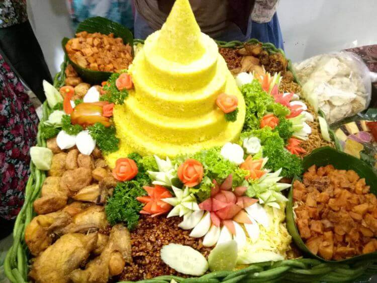 Lengkapnya menu nasi tumpeng dari Jakarta Nasi Tumpeng