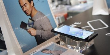 Product Display of ZenFone 4 Max Pro