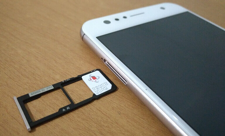 Triple slot untuk SIM Card dan SD Card di ZenFone 4 Selfie